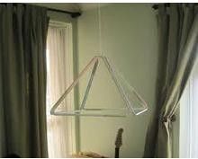 Quartz crystal singing pyramid for therapy and healing